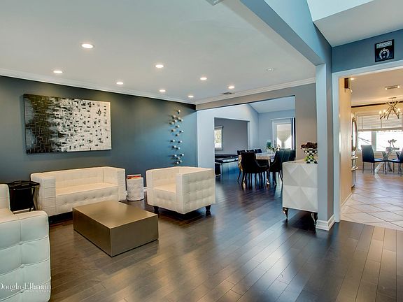 2nd image of 260 Ellen Pl