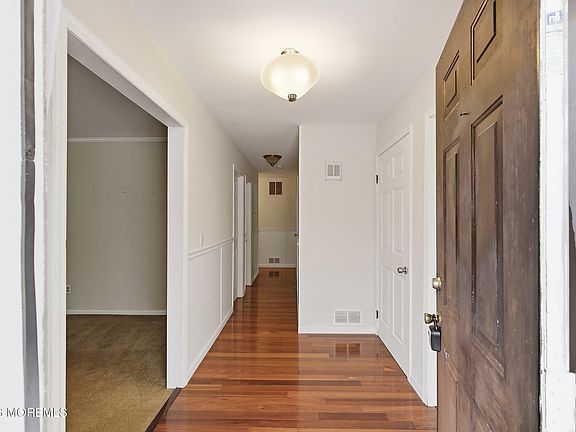 5th image of 638 Freehold Road