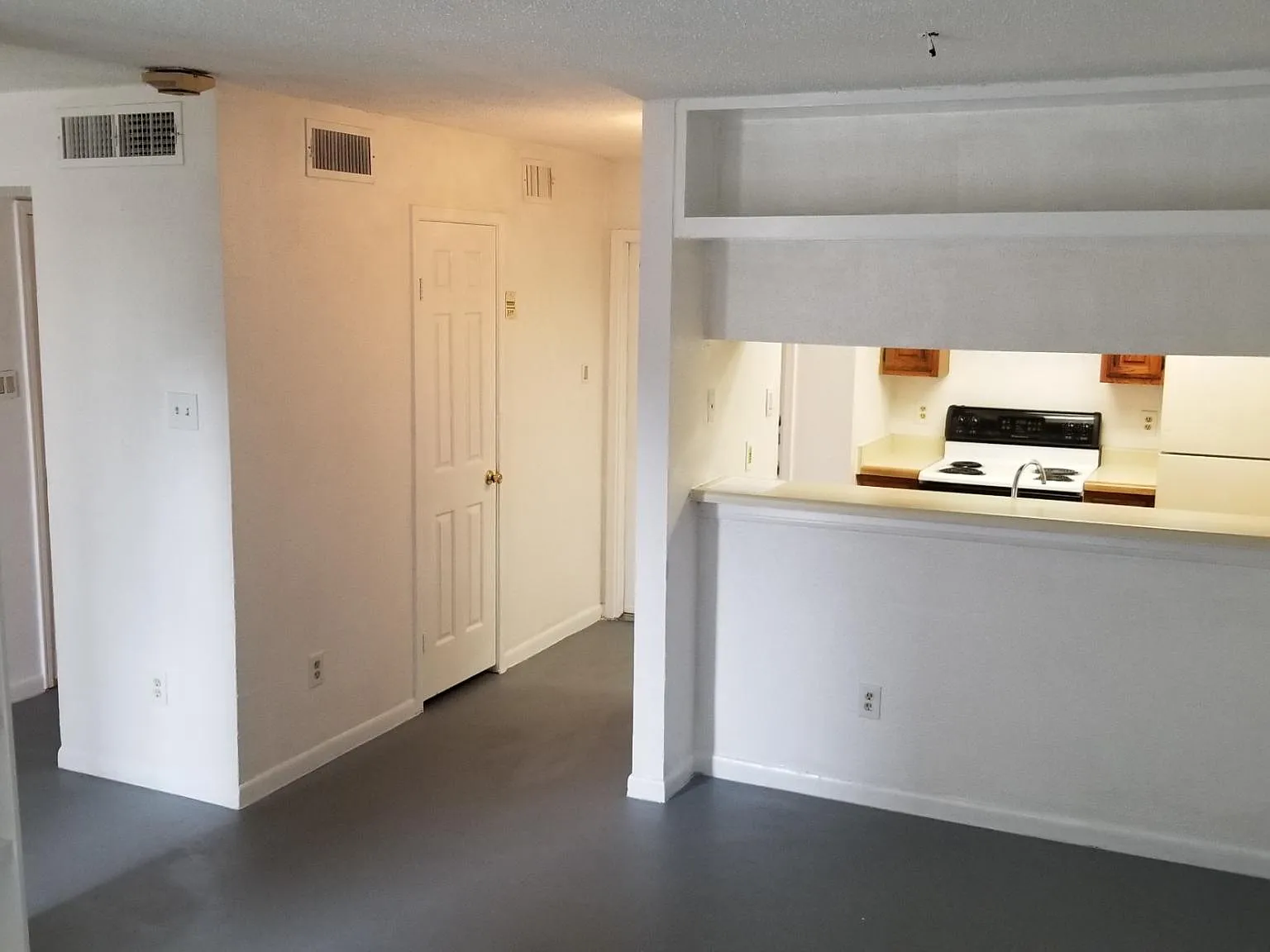Studio, 620 sqft, $950 — Photo 2
