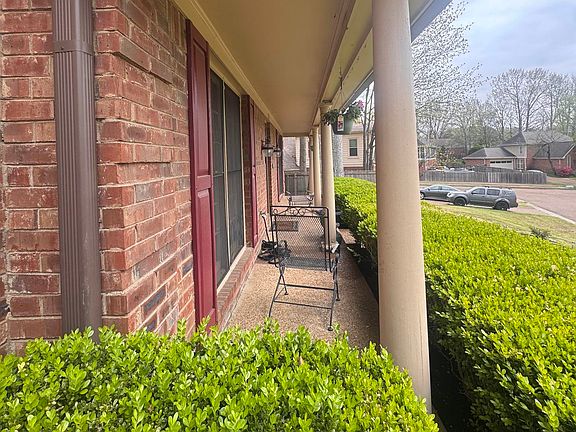 3rd image of 416 Locust Grove Dr
