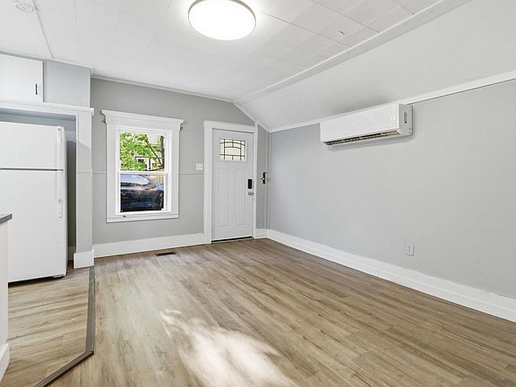 3rd image of 59 Pleasant St