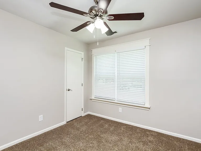 12907 Silbury Ln — Photo 12