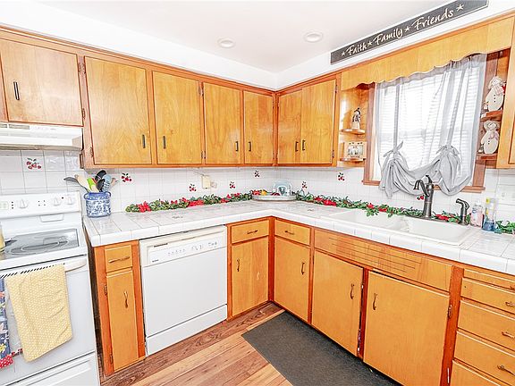 4th image of 27 S Rose Ave
