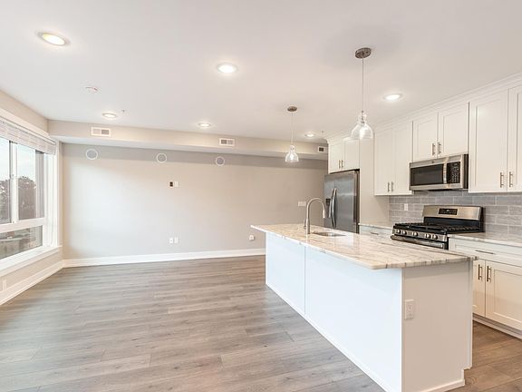 3rd image of 1523 N Stillman St Unit 3