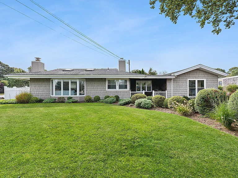 1 Shadbush Rd — Photo 1