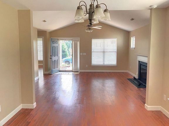 4th image of 164 Tarrington Dr