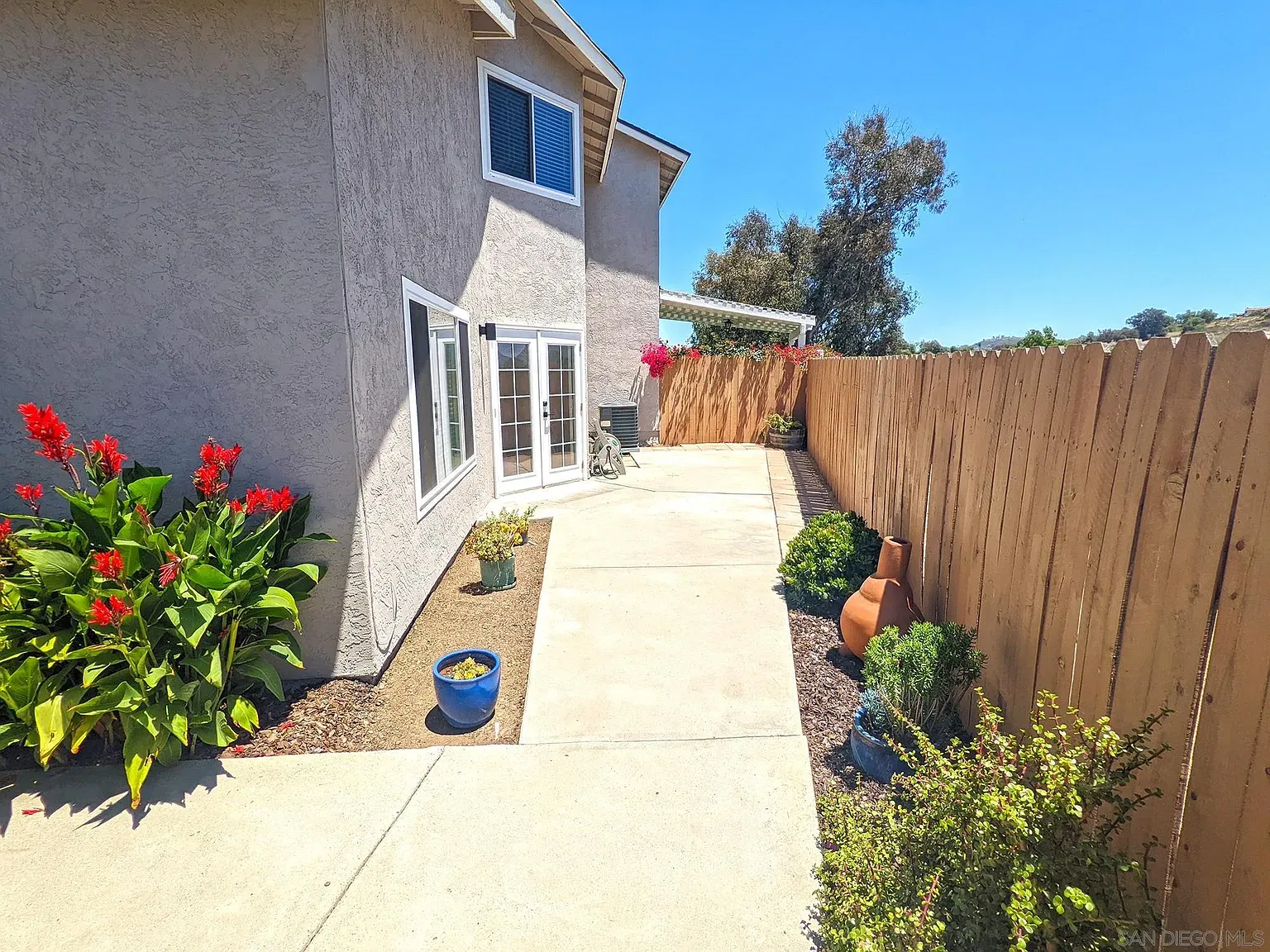 3 bed, 3.0 bath, 1376 sqft, $3,795 — Photo 4