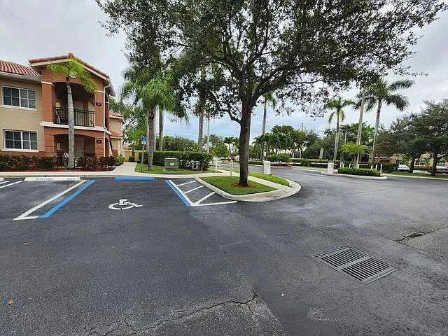 2 bed, 2.0 bath, 888 sqft, $1,875 — Photo 2