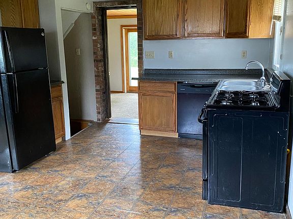 Kitchen with newer appliances Gas Stove, Dishwasher, Fridge