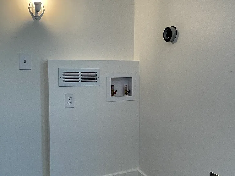 1323 Leonard St NE — Photo 20