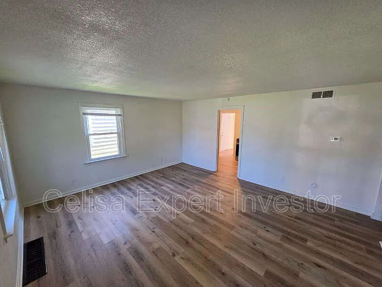 4317 Spatz Ave — Photo 8