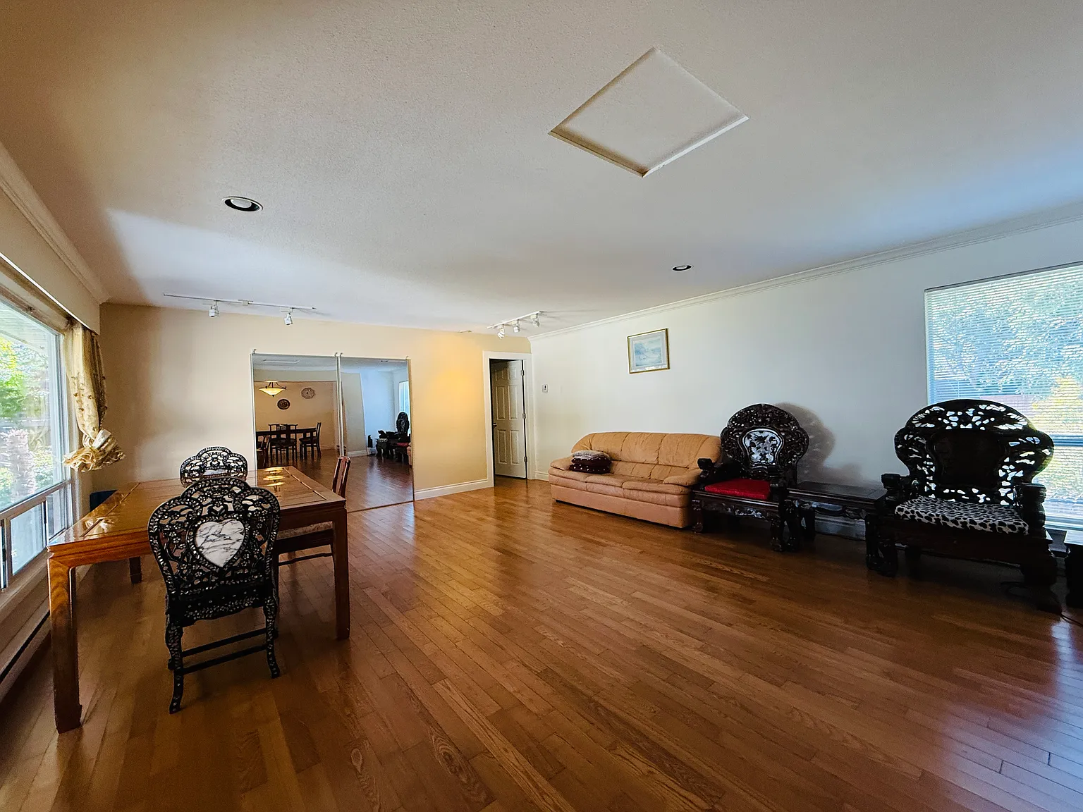 2 bed, 800 sqft, $2,280 — Photo 3