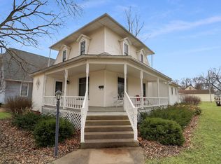 409 Market St, Henry, IL 61537