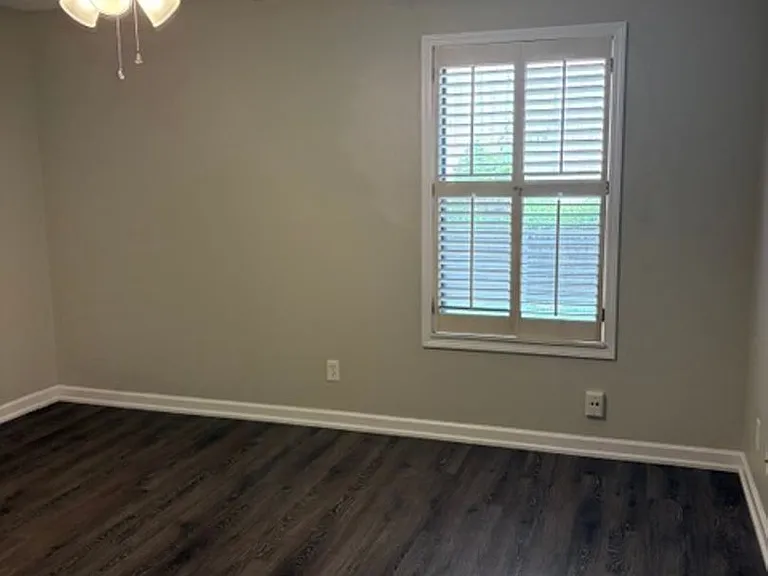 218 S Magnolia St — Photo 11