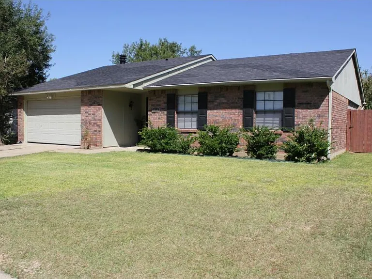 5425 Slay Dr — Photo 1