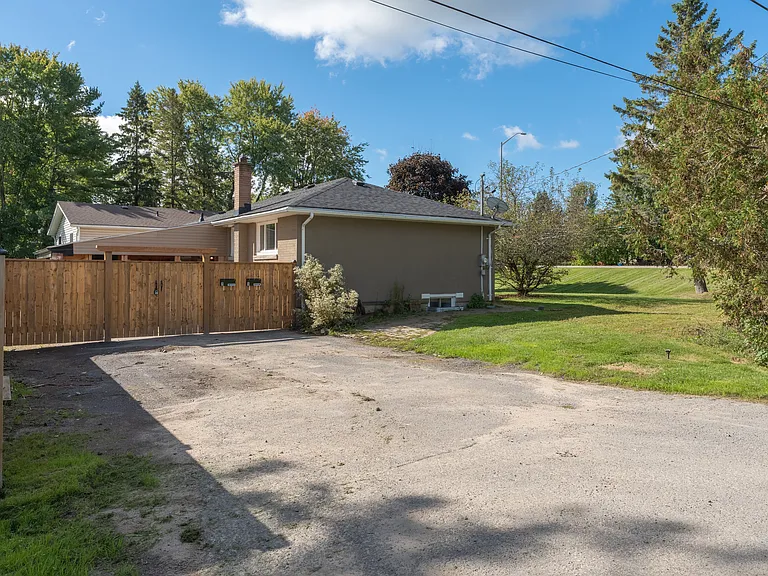740 Collins Bay Rd #1 — Photo 15