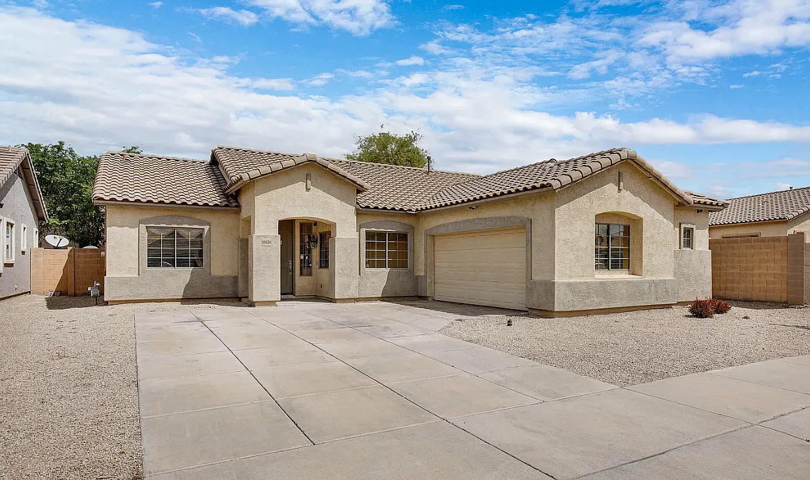 3 bed, 1723 sqft, $2,300 — Photo 1