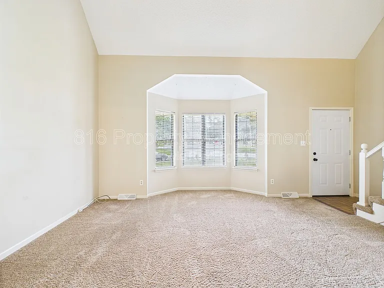 166 SW Robin Rd — Photo 5
