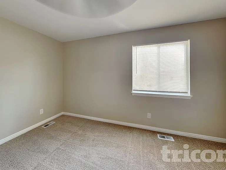 1392 S Akron Ct — Photo 6