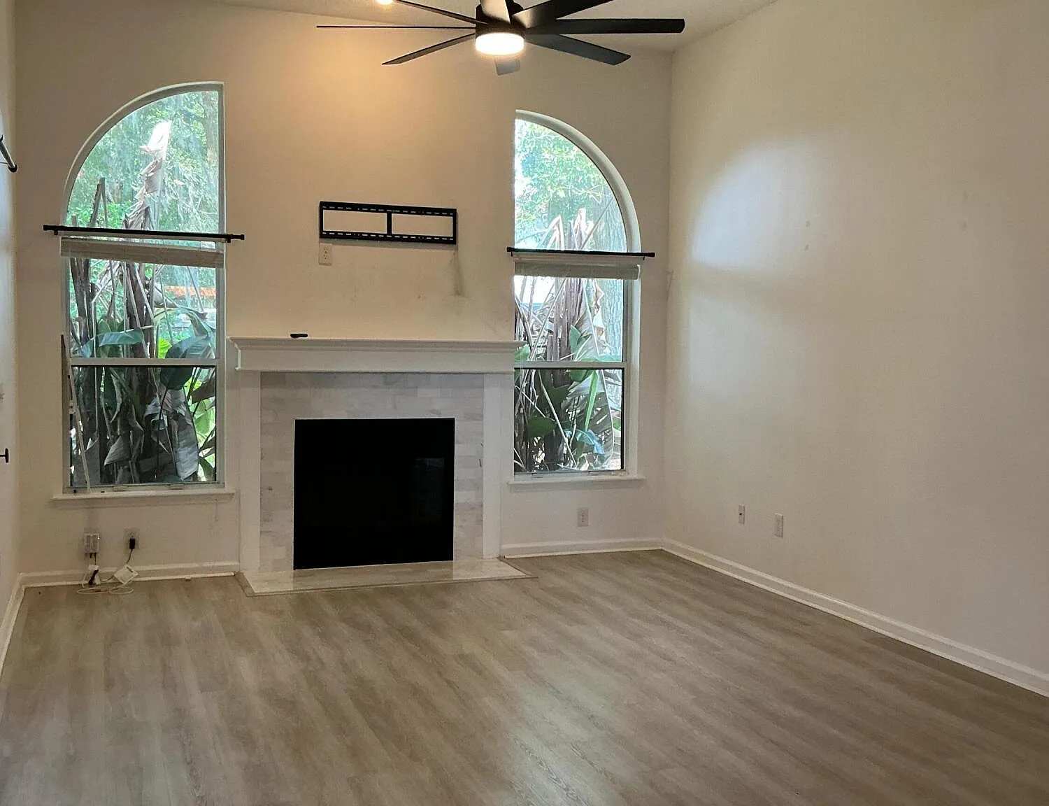 4 bed, 2.0 bath, 2092 sqft, $2,550 — Photo 2