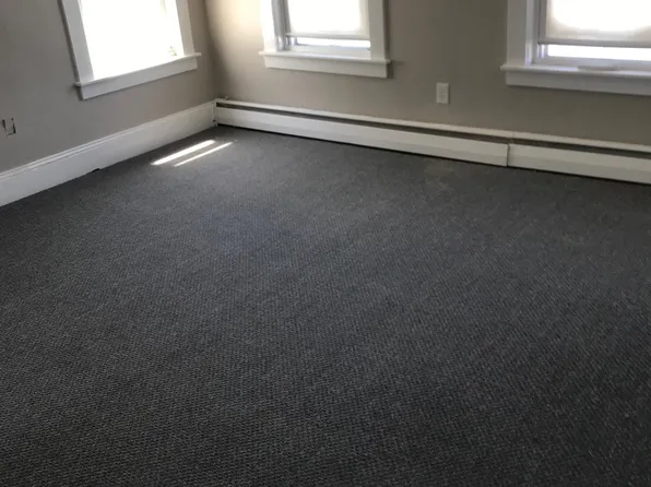 42 London St, Lowell, MA 01852