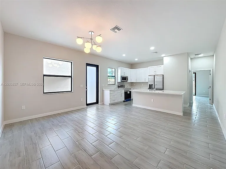 410 NW 41st St #410 — Photo 1
