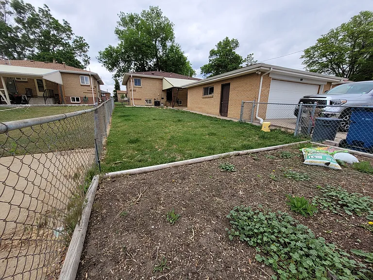 2230 Marshall St — Photo 2