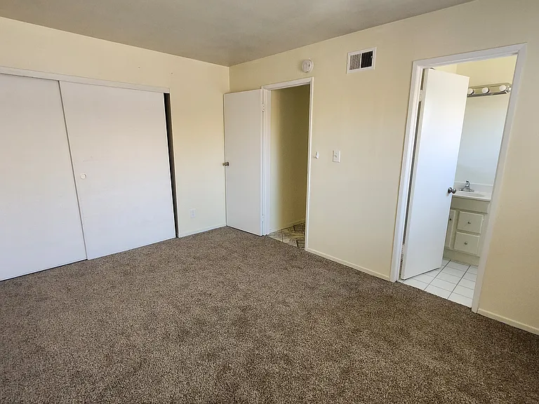 1509 E Oak Ave — Photo 14