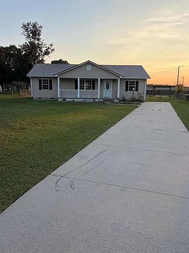 3 bed, 1309 sqft, $1,550 — Photo 1
