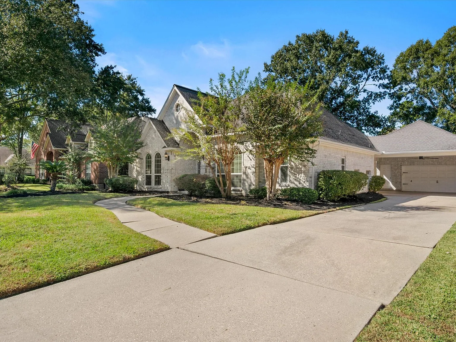 4 bed, 2.5 bath, 2649 sqft, $2,950 — Photo 3