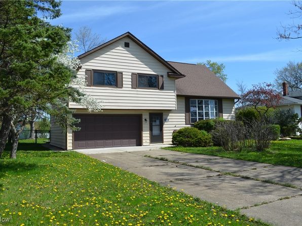 24441 Robinia Dr, Bedford Heights, OH 44146