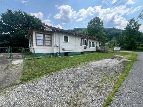 608 52nd St SE, Charleston, WV 25304