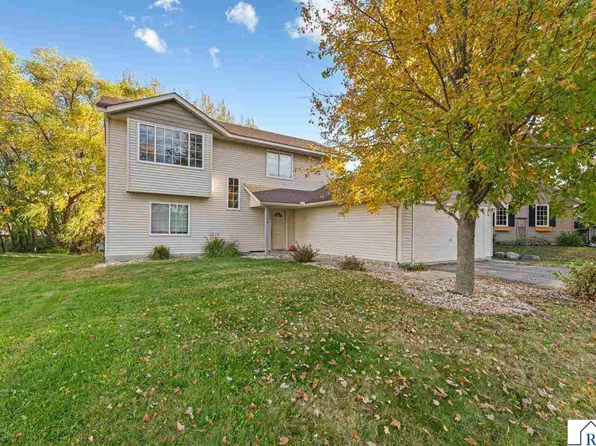 124 Gambrelle Ct, Mankato, MN 56001