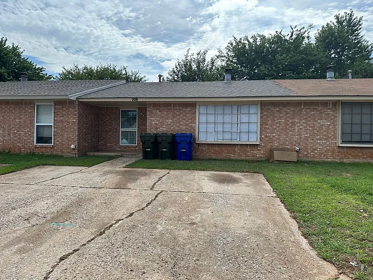 108 Kendra Dr — Photo 1