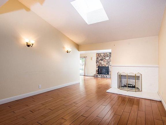 4th image of 453 Heatherbray Ct