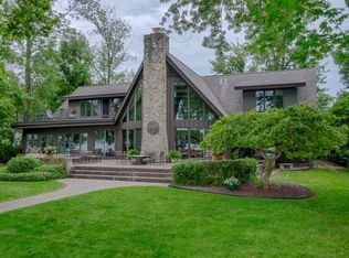 8102 E Highland View Dr, Syracuse, IN