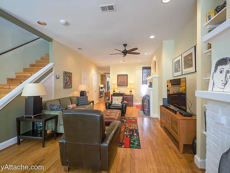 224 E St NE — Photo 16