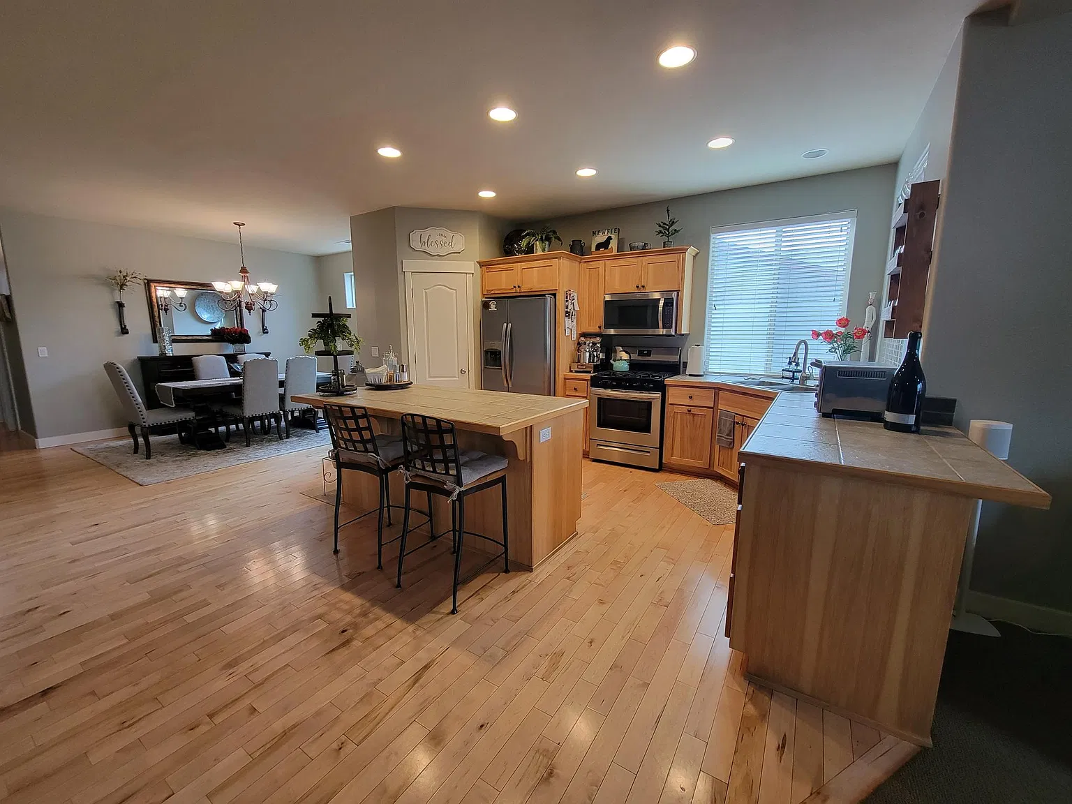 4 bed, 3114 sqft, $4,000 — Photo 2