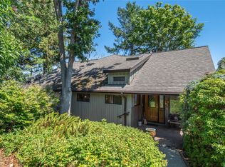 561 & 565 Island Hwy, Campbell River, BC V9W 2H1