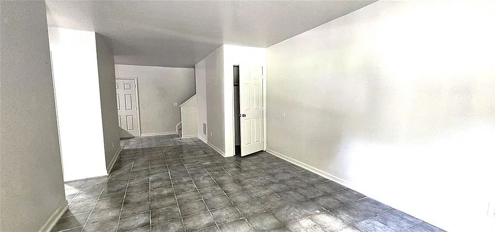 4 bed, 3.0 bath, $1,150 — Photo 1