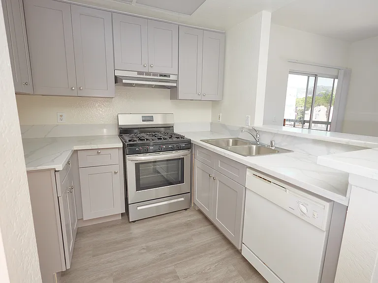 1210 North Cherokee Ave. — Photo 27