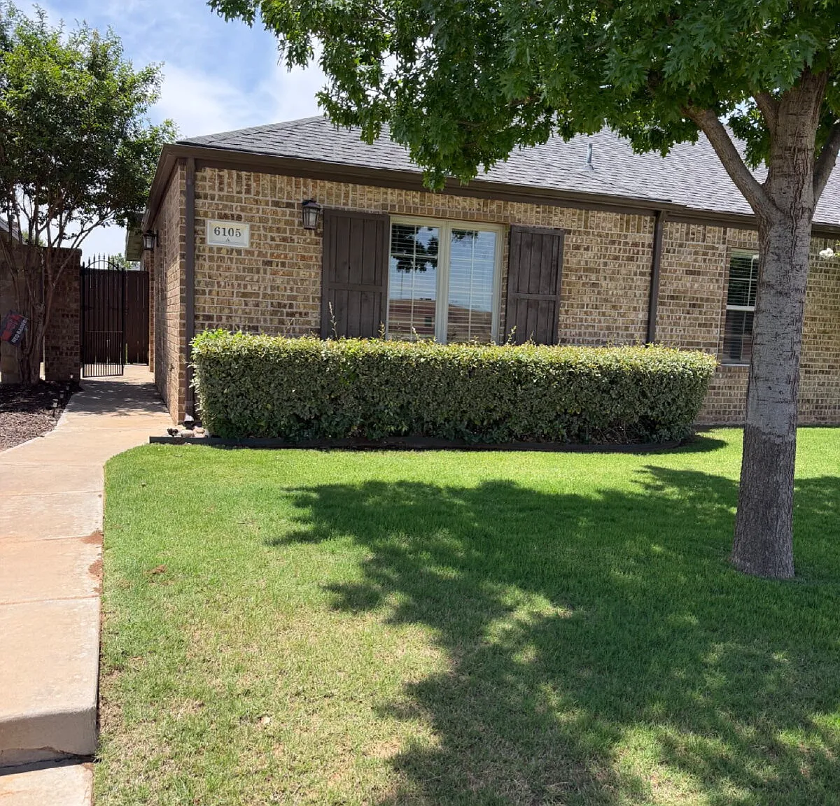 3 bed, 2.0 bath, 1465 sqft, $1,695 — Photo 1