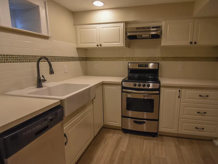 4220 Bagley Ave N #B — Photo 4