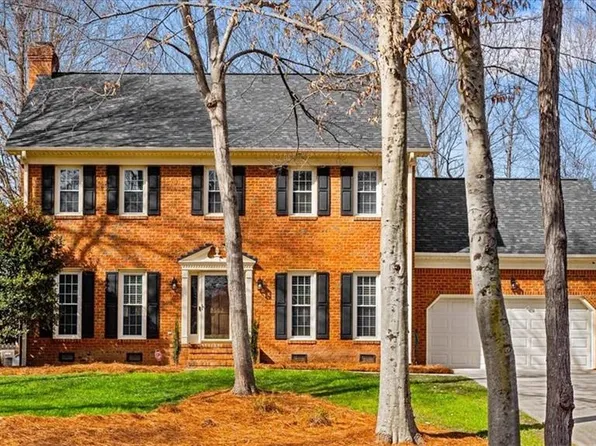 2502 Regents Park Ln, Greensboro, NC 27455