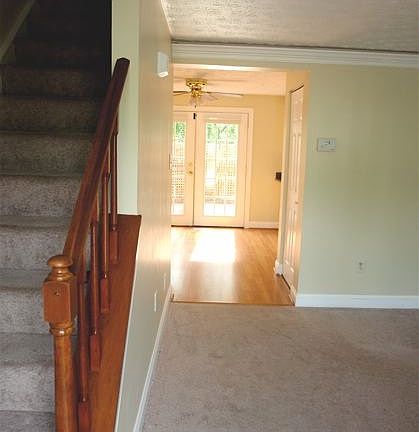 4th image of 18006 Queen Elizabeth Dr