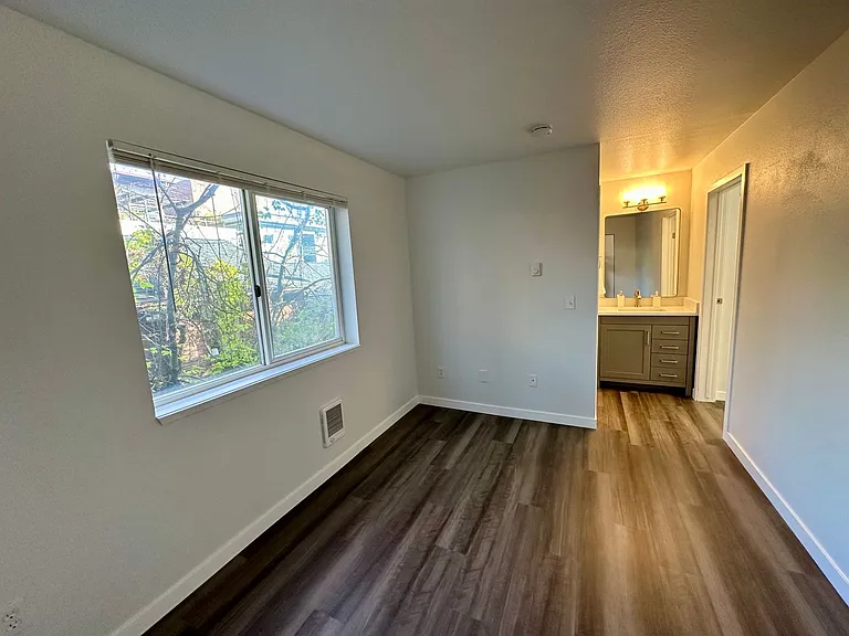 1712 Boylston Ave — Photo 12