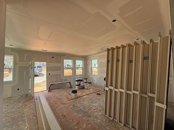 3rd image of 3664 Peachtree Rd