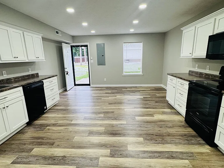 120 E Harrison St — Photo 8