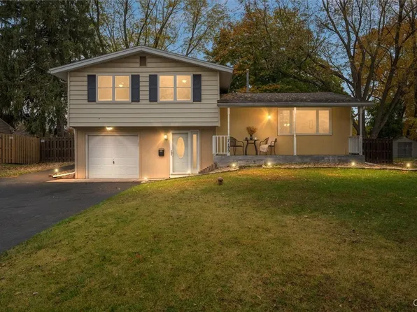 7189 Rosewood Cir, North Syracuse, NY 13212