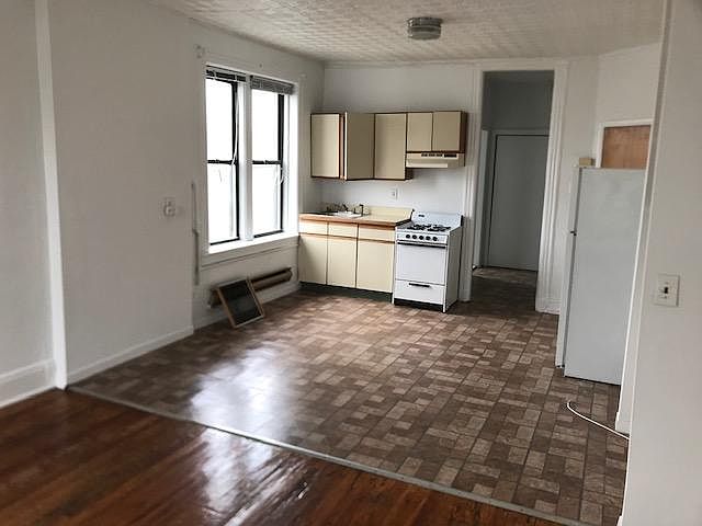 2nd image of 710 Adams St #5D